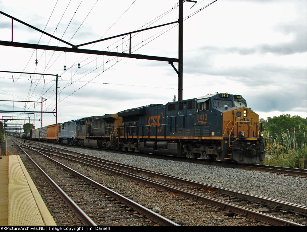 CSX 3413 leads M403